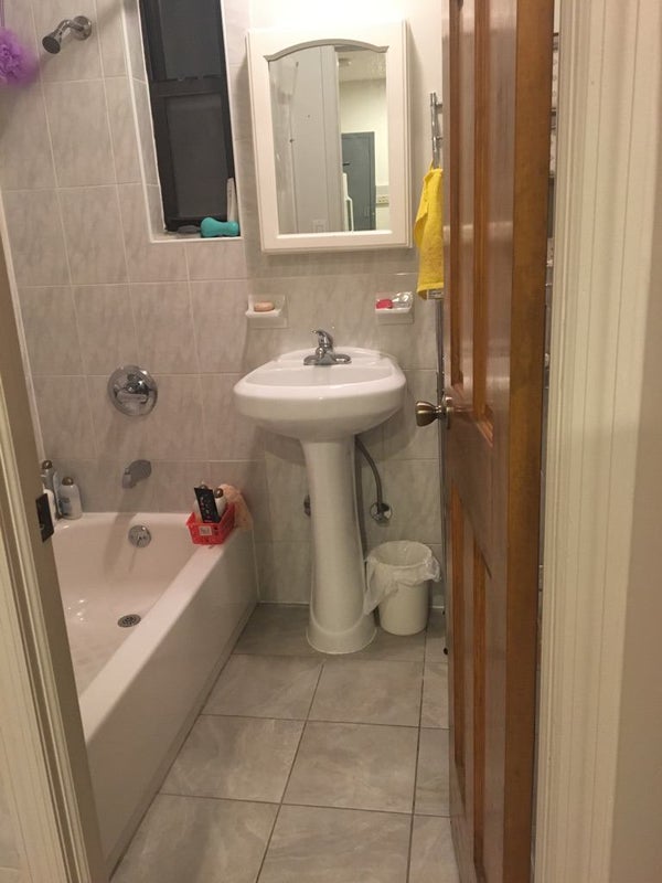 '2 Bedroom Apt, 1 Room available for rent,Chinatown' Room to Rent from