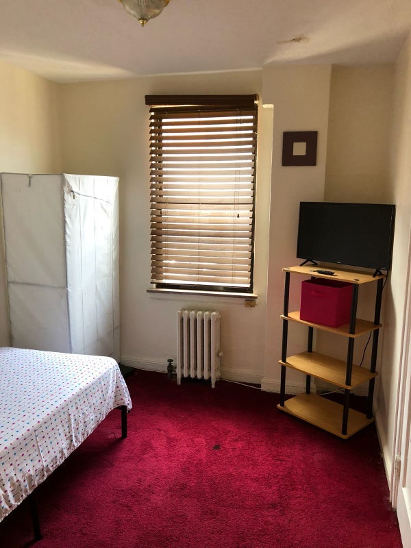'Furnished Room in the Heart of Sunnyside, Queens!' Room to Rent from
