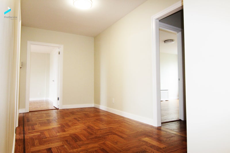 'Large (11x19) furnished bedroom in Riverdale ' Room to Rent from SpareRoom