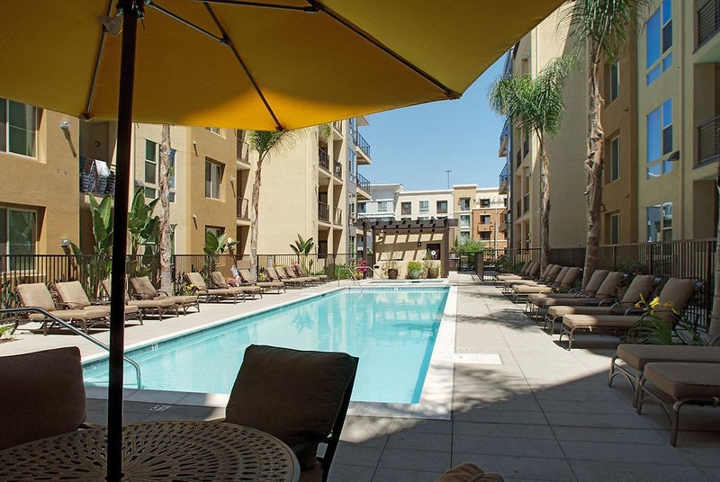 'Luxury apartment in woodland hills' Room to Rent from SpareRoom