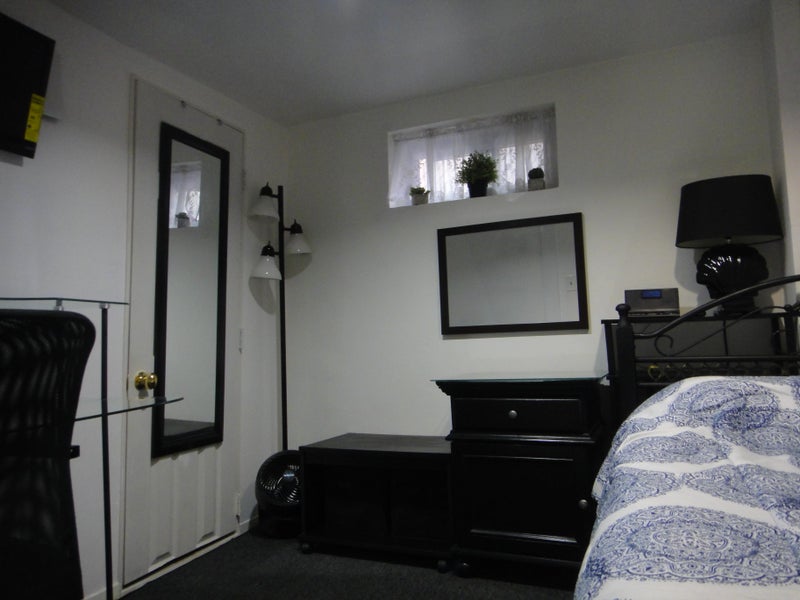 'Montly 775 * Popular Astoria * private room ' Room to Rent from SpareRoom