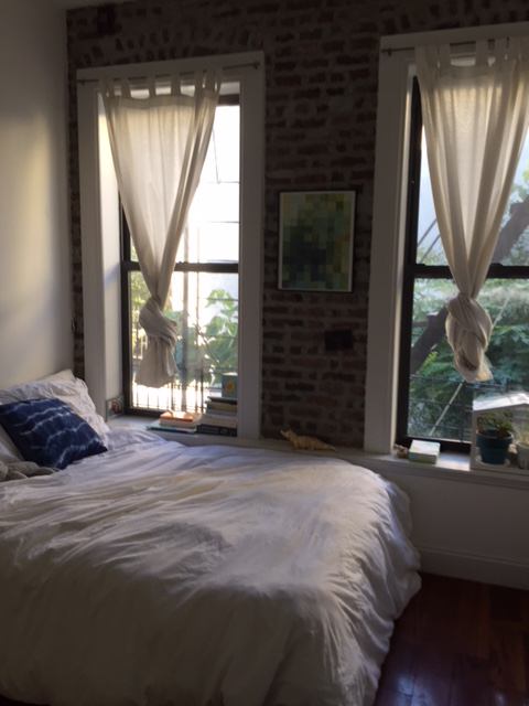 Room Available In Beautiful Crown Heights 3 Bed To From Two Bedrooms Available In A 3 Bedroom Apartment Crown Heights Brooklyn Near Franklin Avenue And Eastern Parkway Preferably Seeking Women 20s To