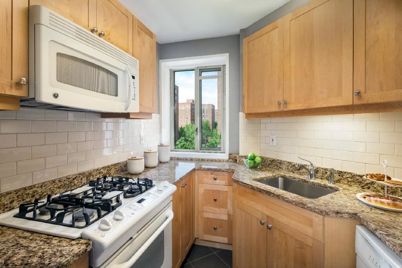 'Stuyvesant Town, 3 Bedroom 1 Bath, Room Available ' Room to Rent from