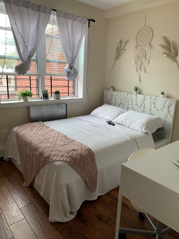 Roommate Wanted Asap Cute 1 Bdrm In 3 Apt Room To From Cute 1 Bedroom Available In 3 Apartment 800 Plus Utilities Brand New Building On Quiet Street With Parking The Back For An Extra Monthly Fee