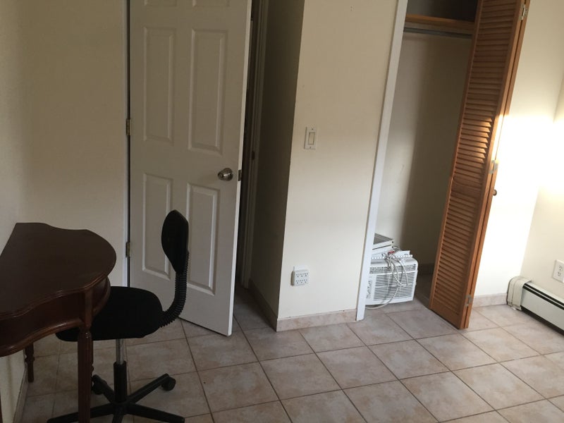 'Lovely Bright Astoria Bedroom No Fee' Room to Rent from SpareRoom