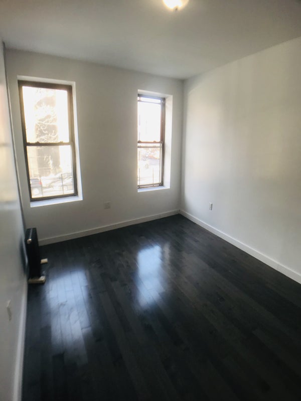 'Large rooms in renovated Washington Heights apt' Room to Rent from