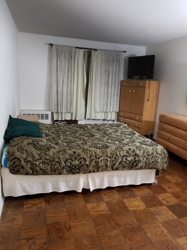 'Huge furnished room in flushing queens' Room to Rent from SpareRoom