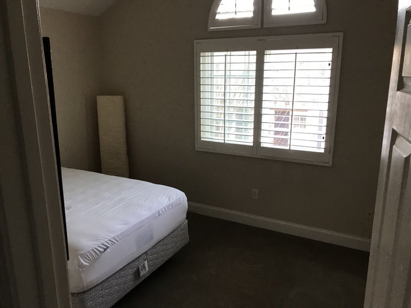 'East Side Costa Mesa Room for Rent' Room to Rent from SpareRoom