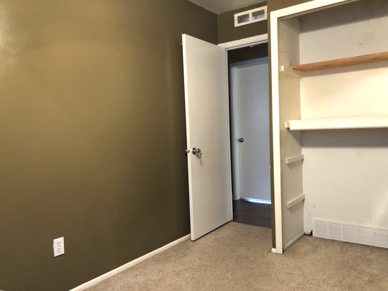 '1 Room For Rent, Utilities included' Room to Rent from SpareRoom