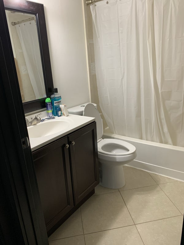 'Very Nice Private Room + Bathroom in Kendall' Room to Rent from SpareRoom