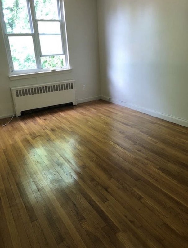 'Amazing Clean Convenient Pelham Gardens Apartment' Room to Rent from