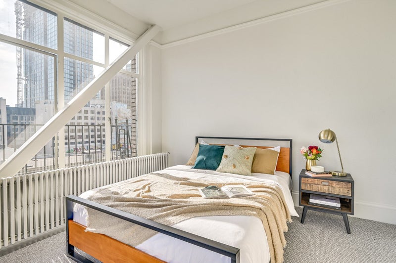 'Huge rooms in historical Oakland building for rent' Room to Rent from