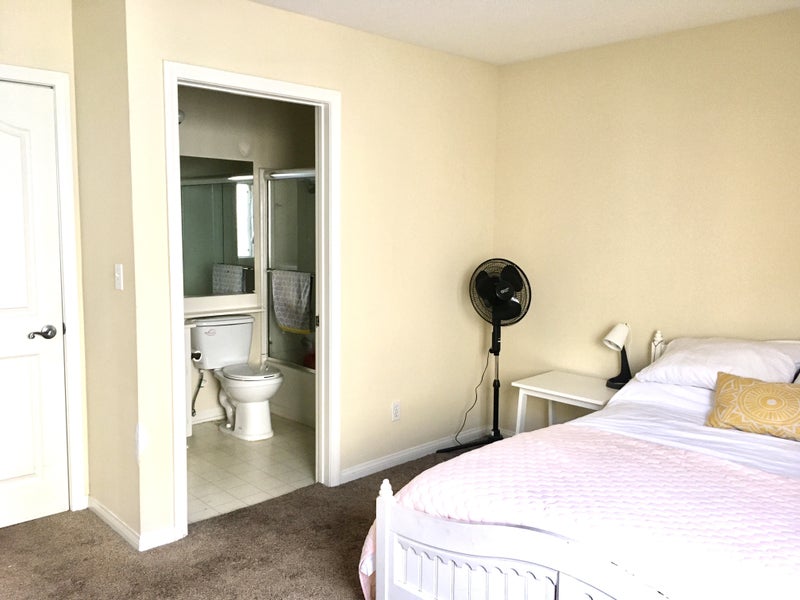 �Large bedroom with private bath in Sherman Oaks� Room to