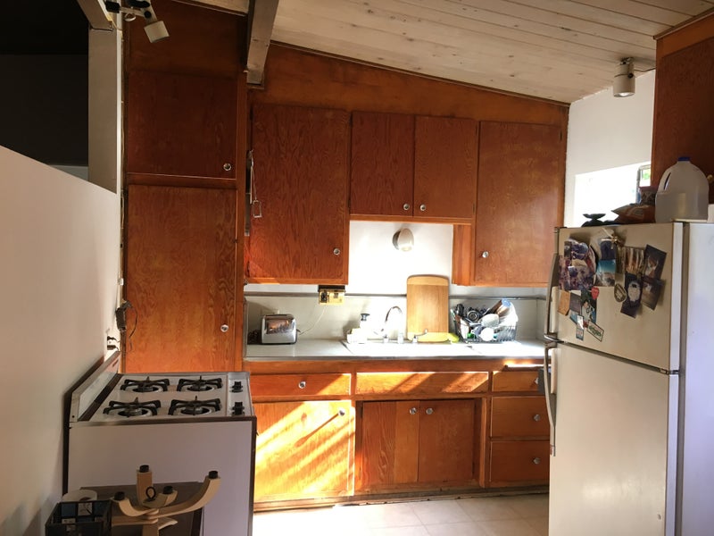 'Room for Rent Near UCLA in Brentwood Glen 950 + U' Room to Rent from