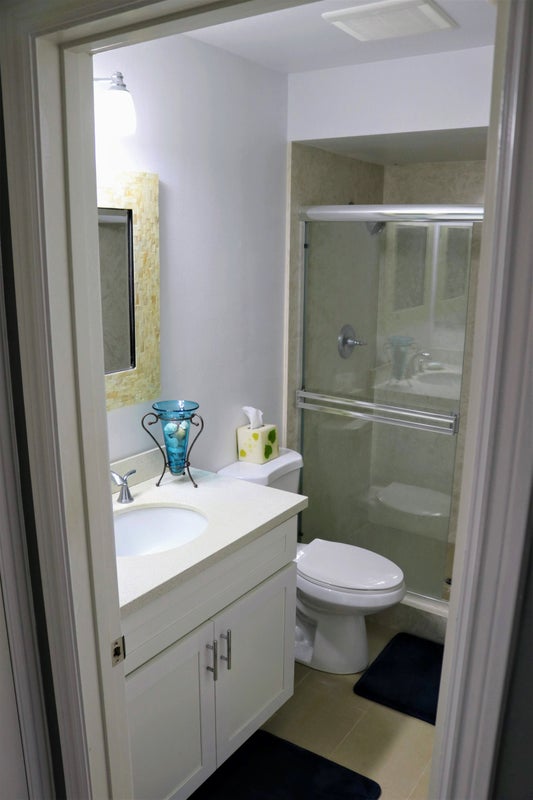 'Beautifully Remodeled Condo on Golf Course' Room to Rent from SpareRoom
