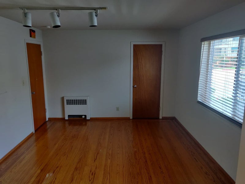 'Room for rent in spacious apartment near downtown' Room to Rent from