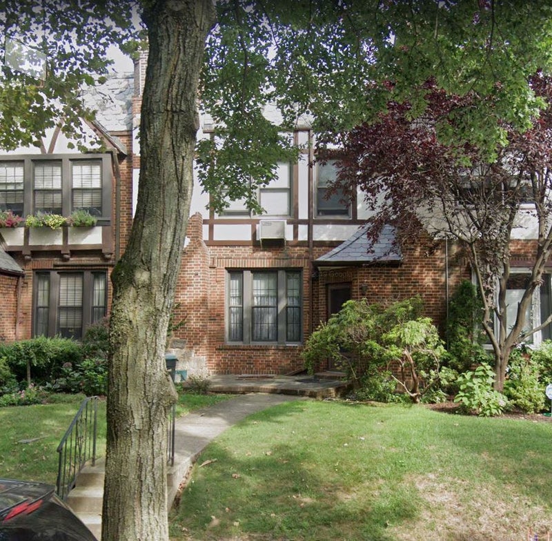 'Large Master Bedroom for Rent Forest Hills 850' Room to Rent from