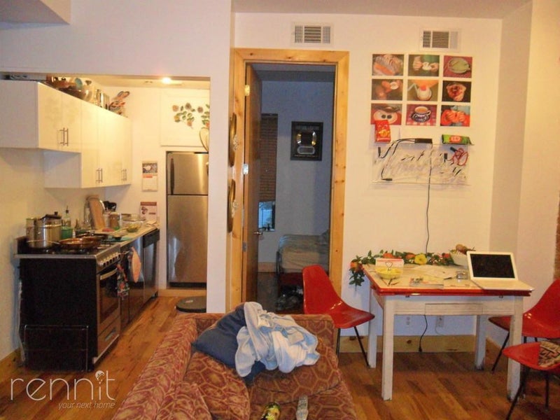 'Fully upgraded apt w/ Dishwasher, exposed brick' Room to Rent from