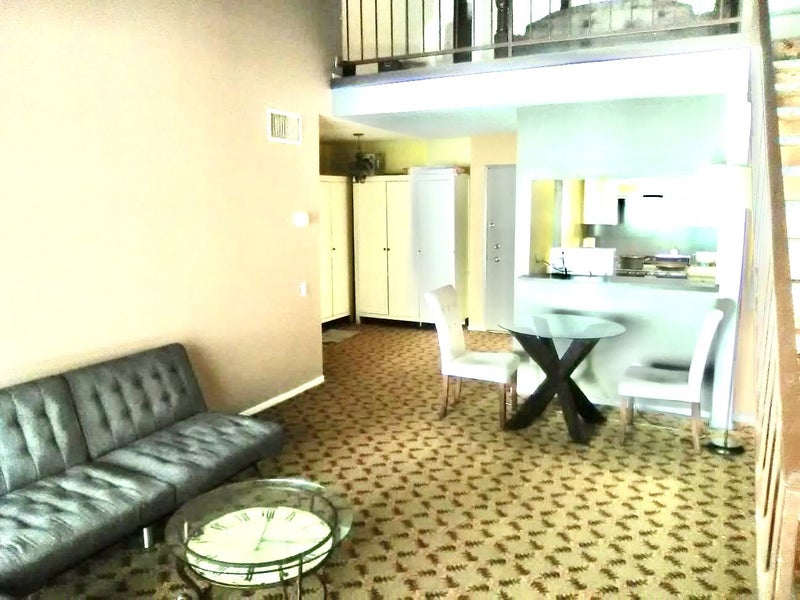 'Shared Encino Condo UCLA by 101 and 405 Freeway' Room to Rent from