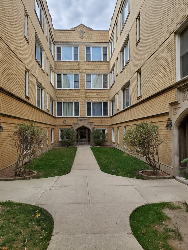 'Looking for roommate in Albany Park' Room to Rent from SpareRoom