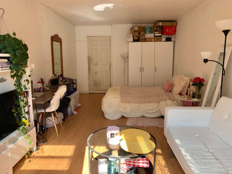 'Large private room with Balcony in Sunnyside! ' Room to Rent from