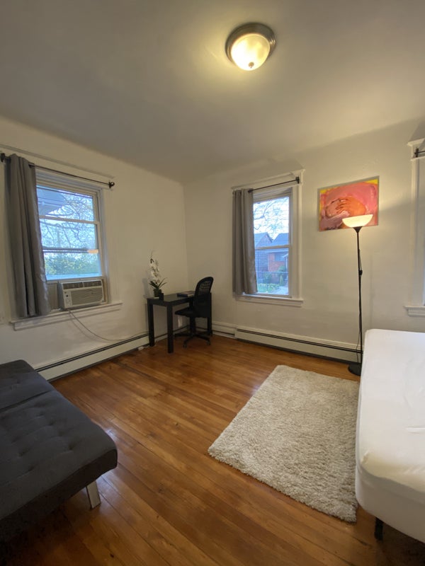 'Looking For Roommate' Room to Rent from SpareRoom