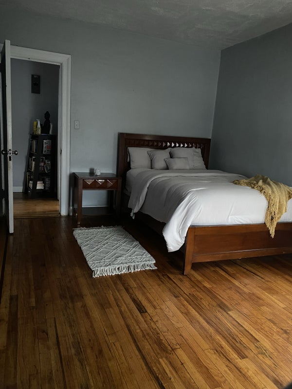 'Spacious bedroom for rent near Pelham Parkway. ' Room to Rent from
