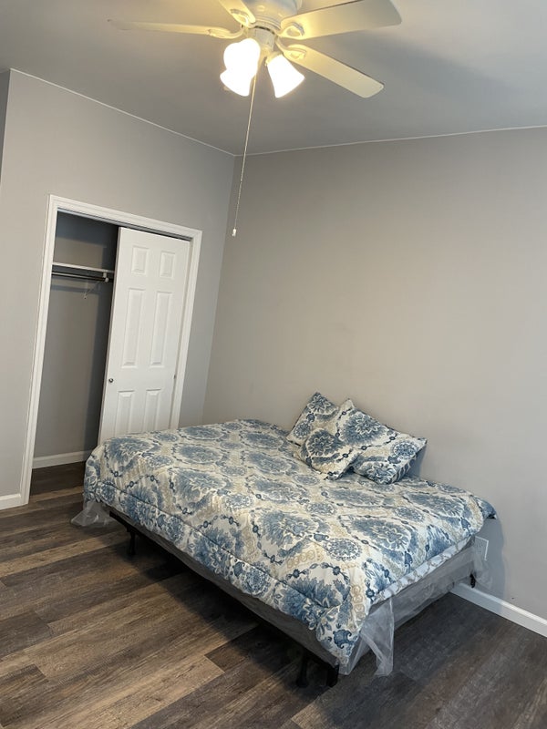'Room For Rent In Yonkers Near Ludlow Train Station' Room to Rent from