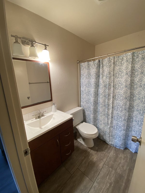 'Private Room + Private Bath ' Room to Rent from SpareRoom