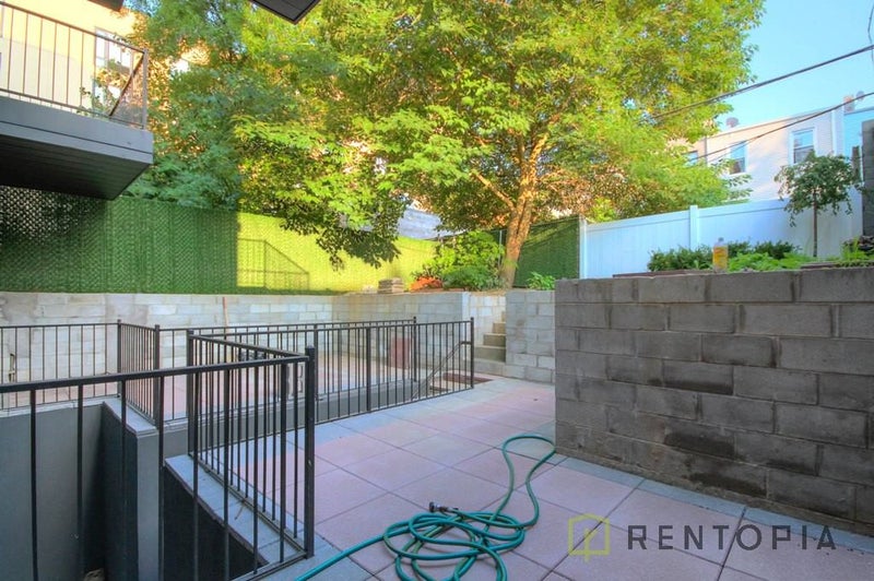 'Rooms w/Private BathsDuplex AptBackyardBedstuy' Room to Rent from