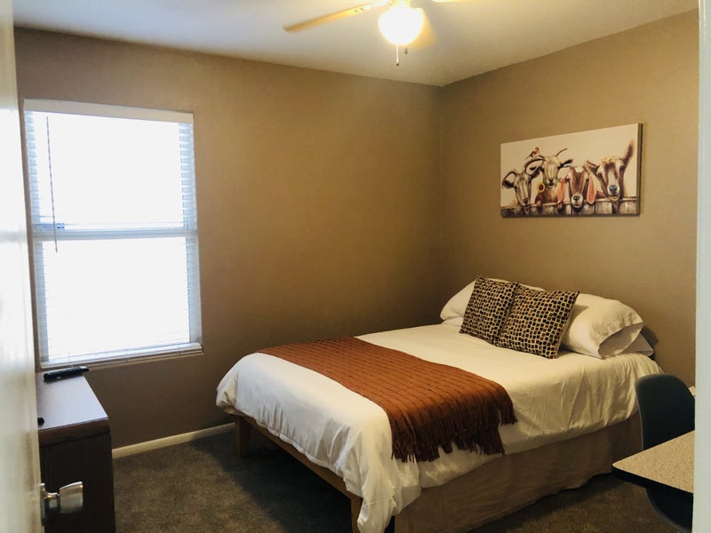 'Mid size room in Ahwatukee' Room to Rent from SpareRoom