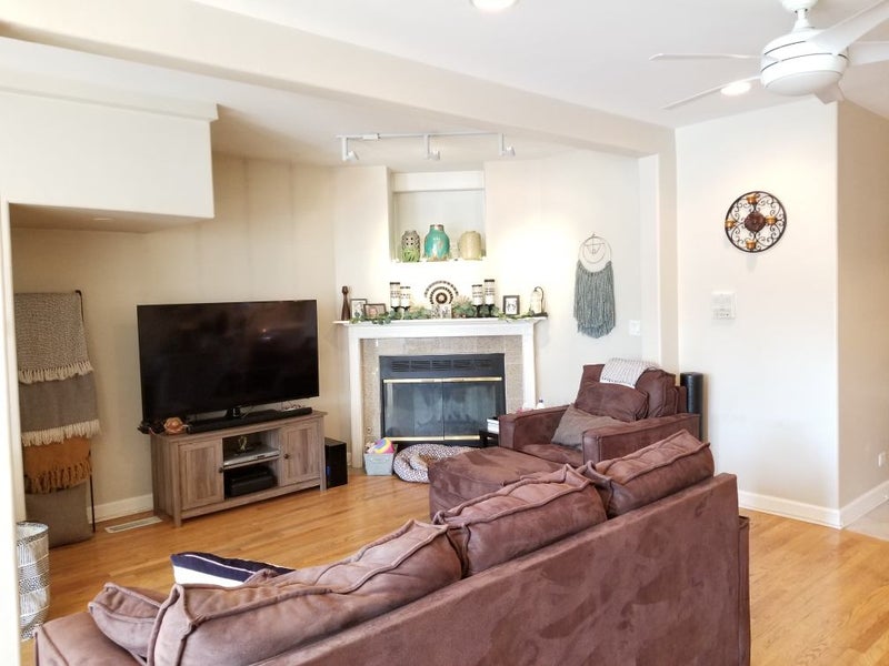 '1 BR in 2 BR / 1 BA Apt in Roscoe Village' Room to Rent from SpareRoom