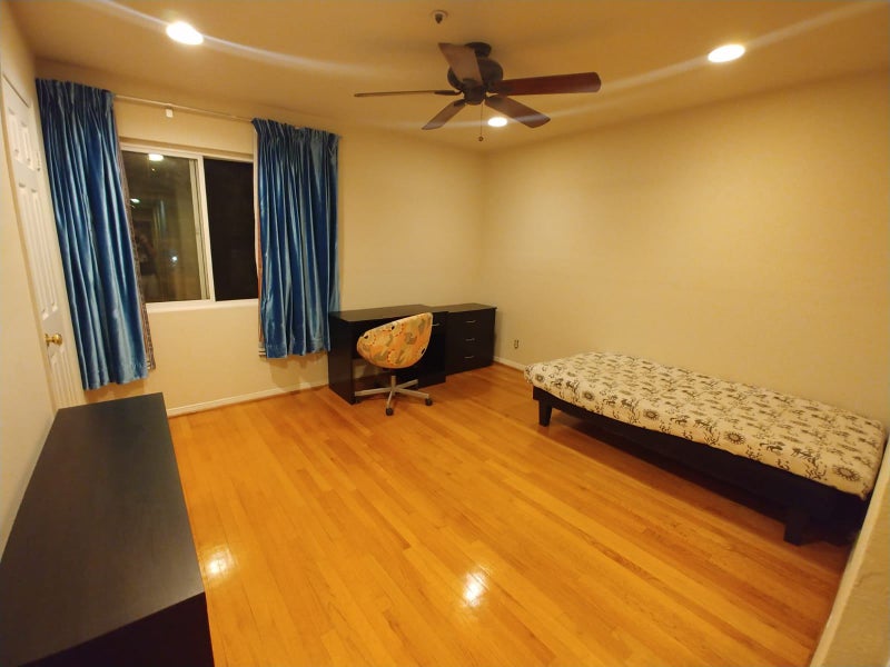 'Private room with parking 670 all inclusive' Room to Rent from SpareRoom
