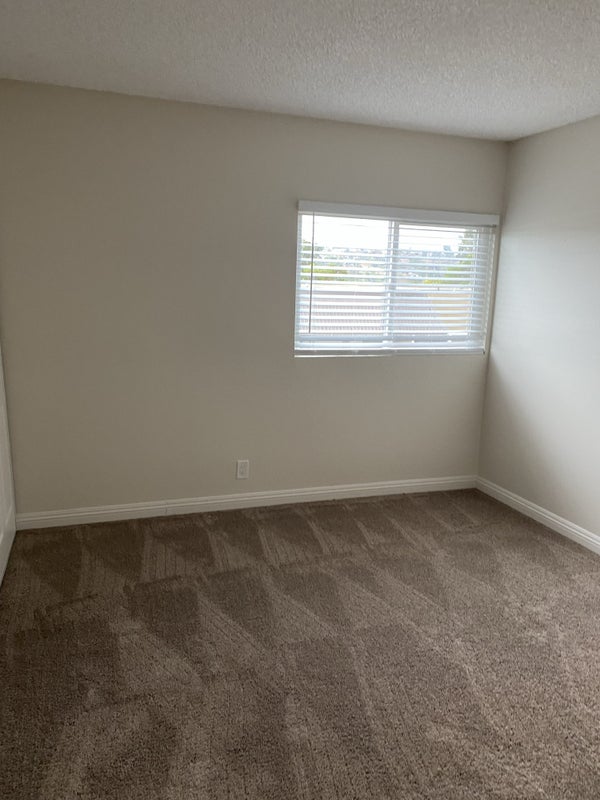 'Room For Rent 900 Including Utilities ' Room to Rent from SpareRoom