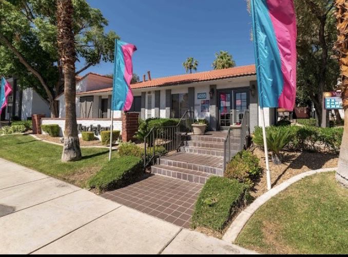 'Student/Professional in UNLV Area Near Airport ' Room to Rent from