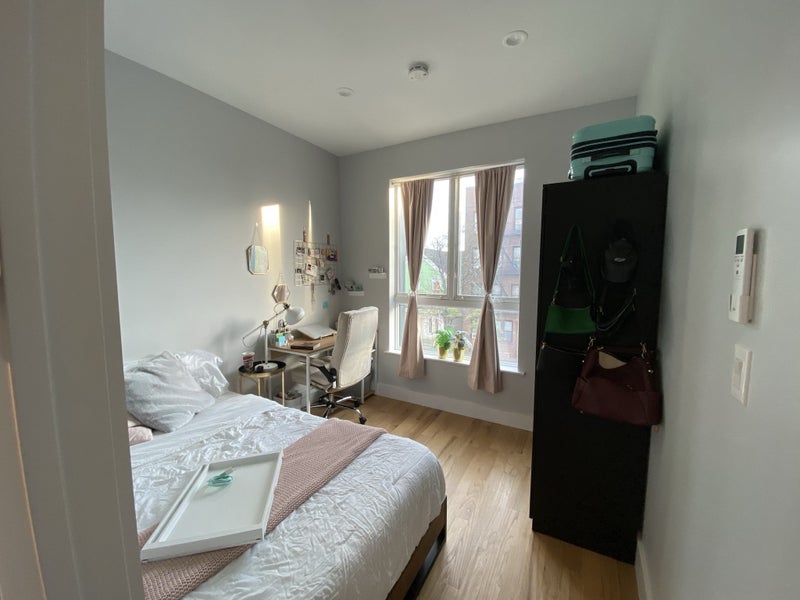 'Bright mediumsize room in amazing apt!' Room to Rent from SpareRoom