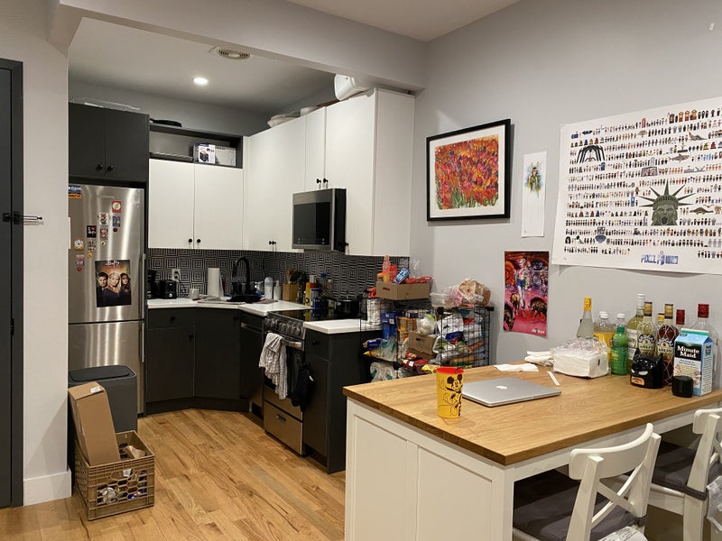 'Bright mediumsize room in amazing apt!' Room to Rent from SpareRoom