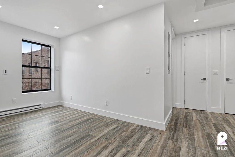 '1 month free Spacious 3 Bedroom in Kew Gardens' Room to Rent from