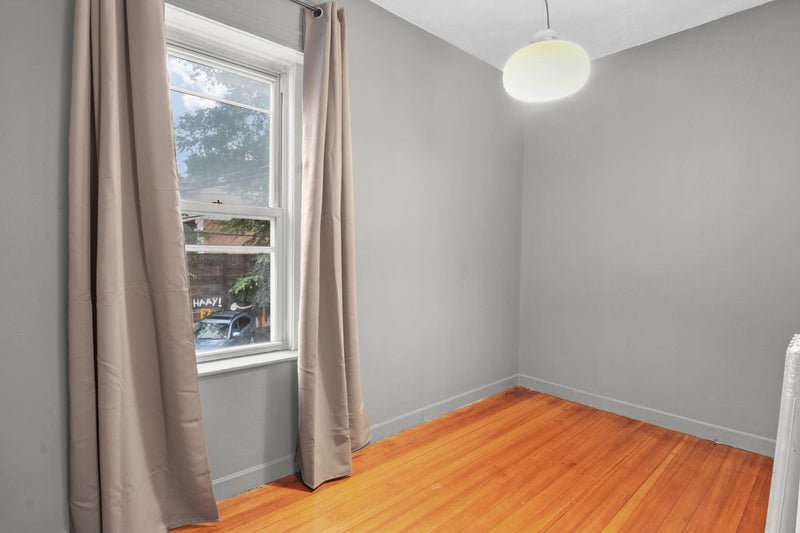'Lovely Queen Bedroom In Brookline B' Room to Rent from SpareRoom