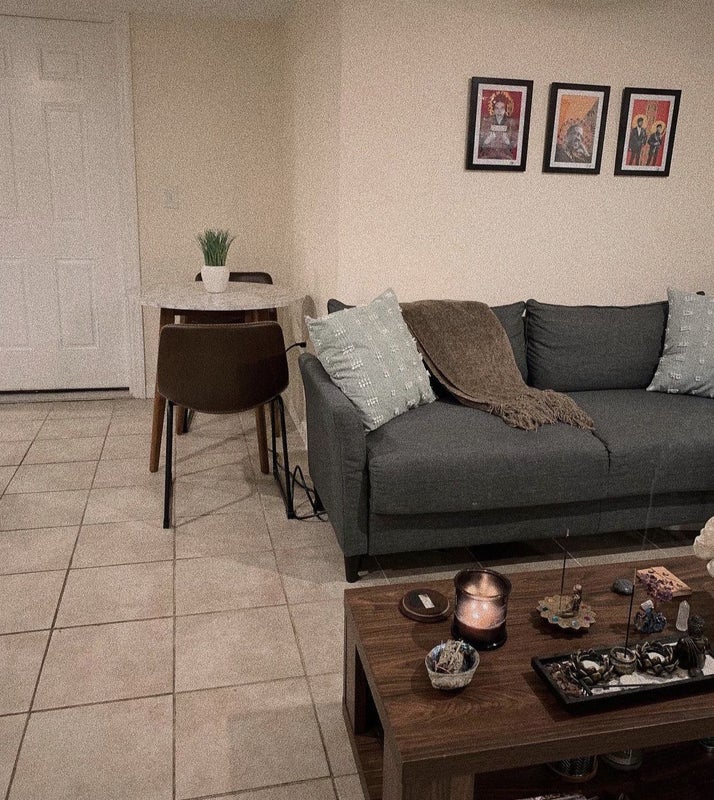 'Available room in a 2 bedroom basement apartment ' Room to Rent from