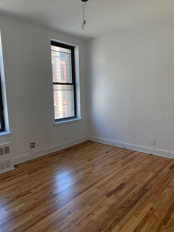 'Manhattan room Roommate wanted 825 (Monthly)' Room to Rent from
