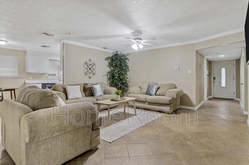 'Great Room In Coliving In San Antonio' Room to Rent from SpareRoom