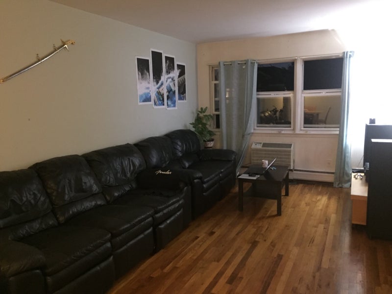 'Room in Astoria Cozy apt utilities included' Room to Rent from