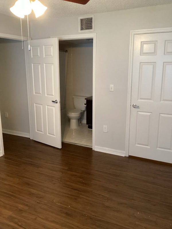 'Looking for a roommate 2/2 1300 a month ' Room to Rent from SpareRoom