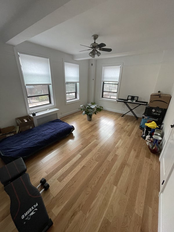 'Queens Large Bedroom 1200/mo + utilities' Room to Rent from SpareRoom