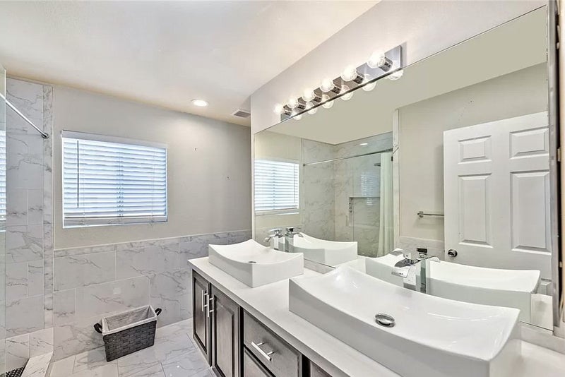 'Private Bed and Shared Bath near Summerlin' Room to Rent from SpareRoom