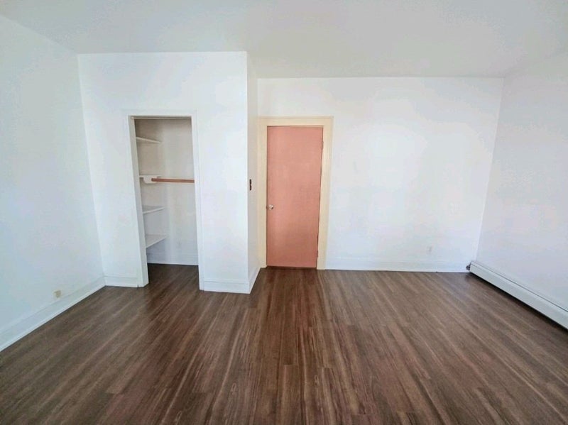 '16x12 King Room Bensonhurst' Room to Rent from SpareRoom