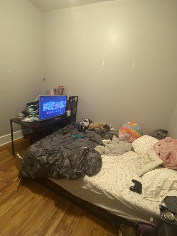 'Large Bedroom In Extremely Convenient Location' Room to Rent from ...