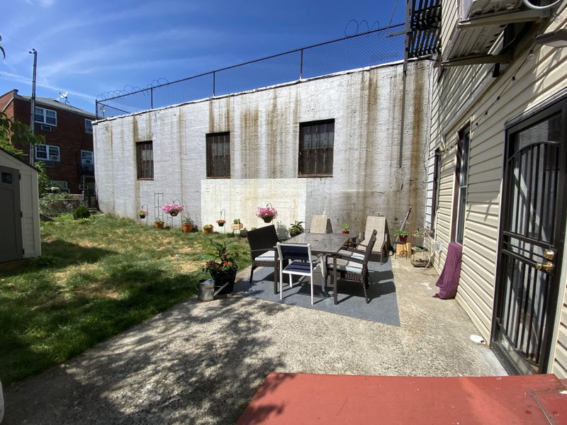 '1br in 3br with private backyard and storage' Room to Rent from SpareRoom