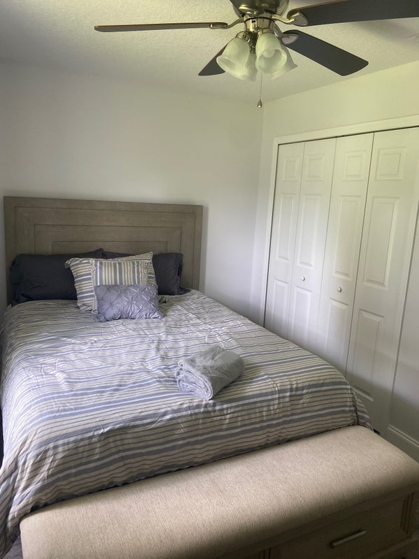 ' Rm in clean quiet home (Lockmar Area / Palm Bay)' Room to Rent from
